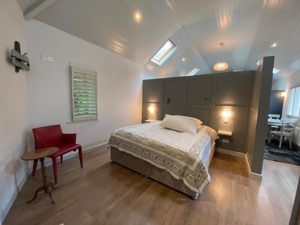 Gem In Connemara Flat Apartment อูคเทอราร์ด ภายนอก รูปภาพ